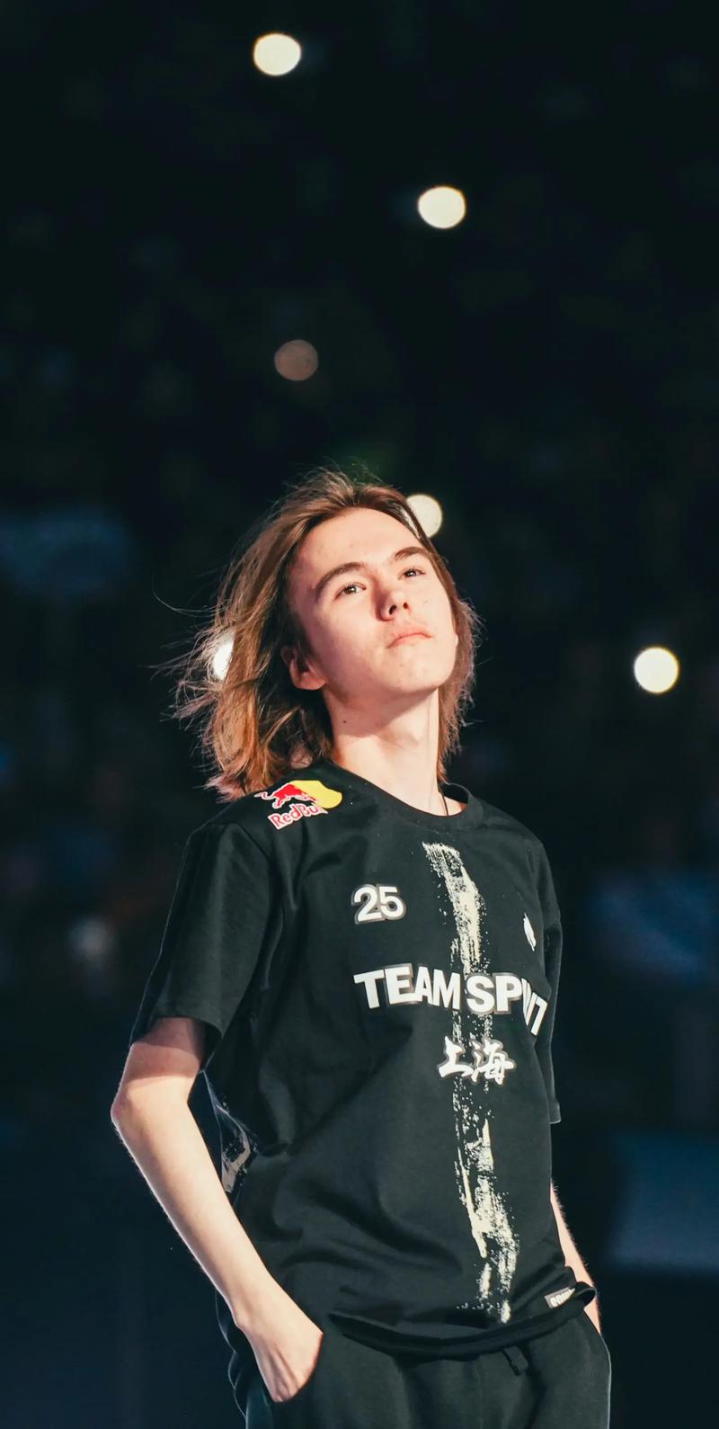 怀疑没有找到战队？前 Top Esports 顶尖选手 Wayward 的粉丝团表示：“没有船可以载我。”