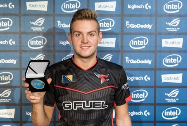 m0NESY ： s1mple ，我们都在等你回来！