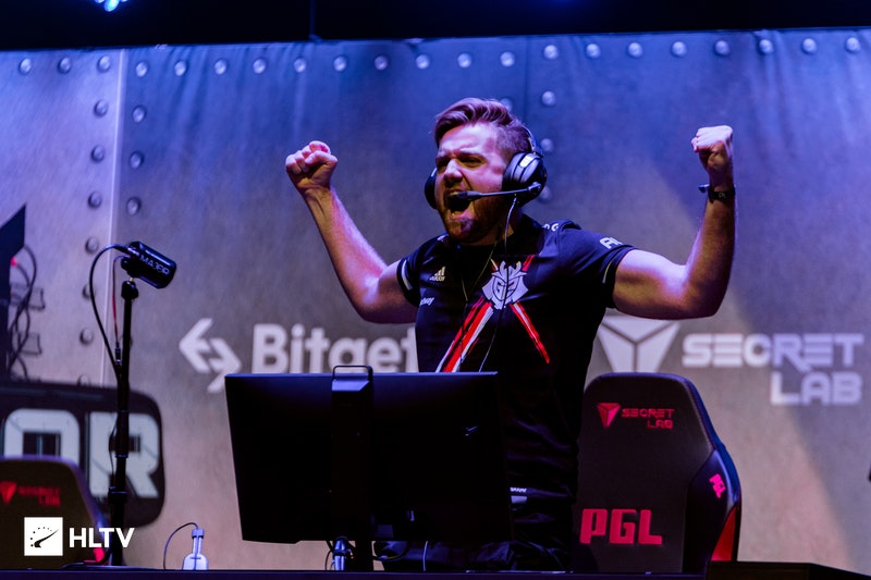 Rex Regum Qeon 向 Estrella 告别